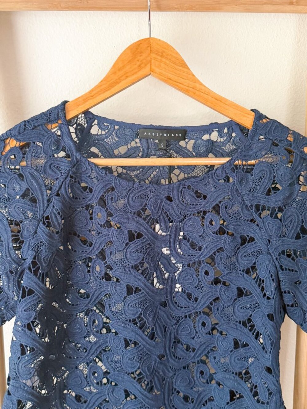 NWT Abbey Glass Navy Lace Peplum Blouse Crochet Overlay Short Sleeve Top S - Picture 2 of 6